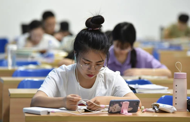成績單翻譯需要做好哪些工作，翻譯成績單翻譯公司怎么收費(fèi)的？